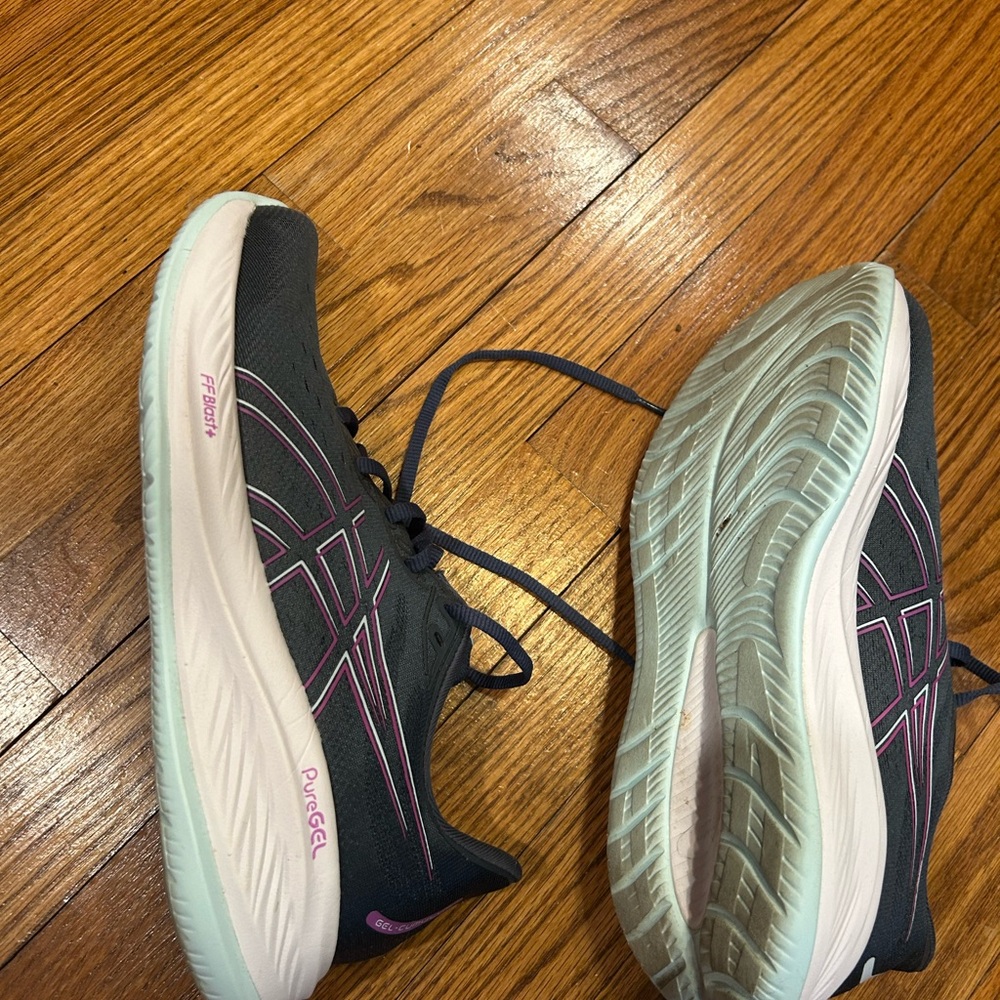 Asics Athletic Shoes - 10.5 - Picture 5 of 7